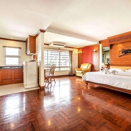 Studio Suite By Royal Ivory Nana Bangkok Exterior foto