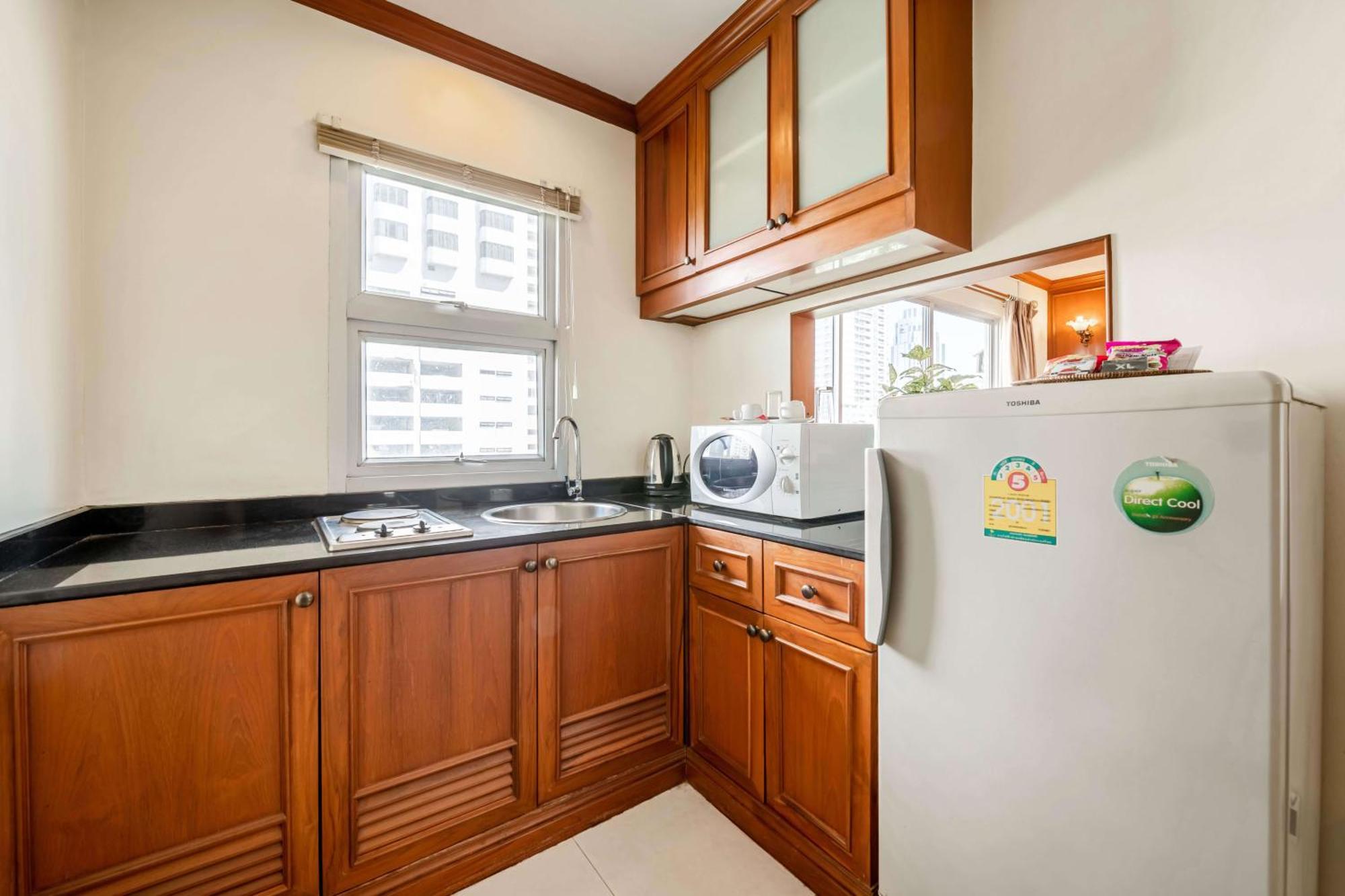 Studio Suite By Royal Ivory Nana Bangkok Exterior foto