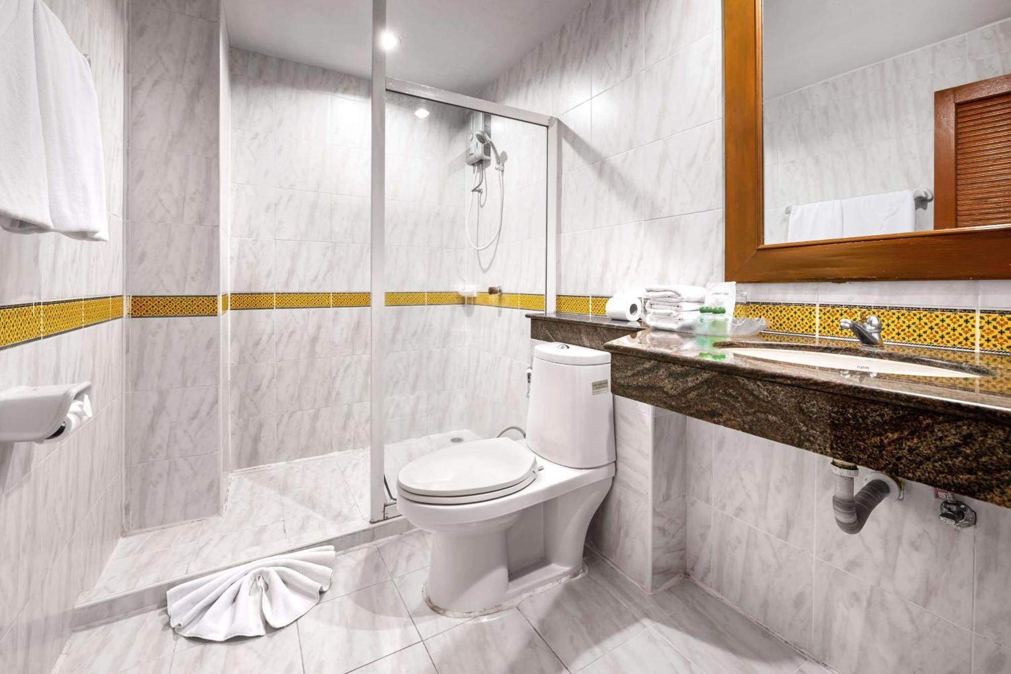 Studio Suite By Royal Ivory Nana Bangkok Exterior foto