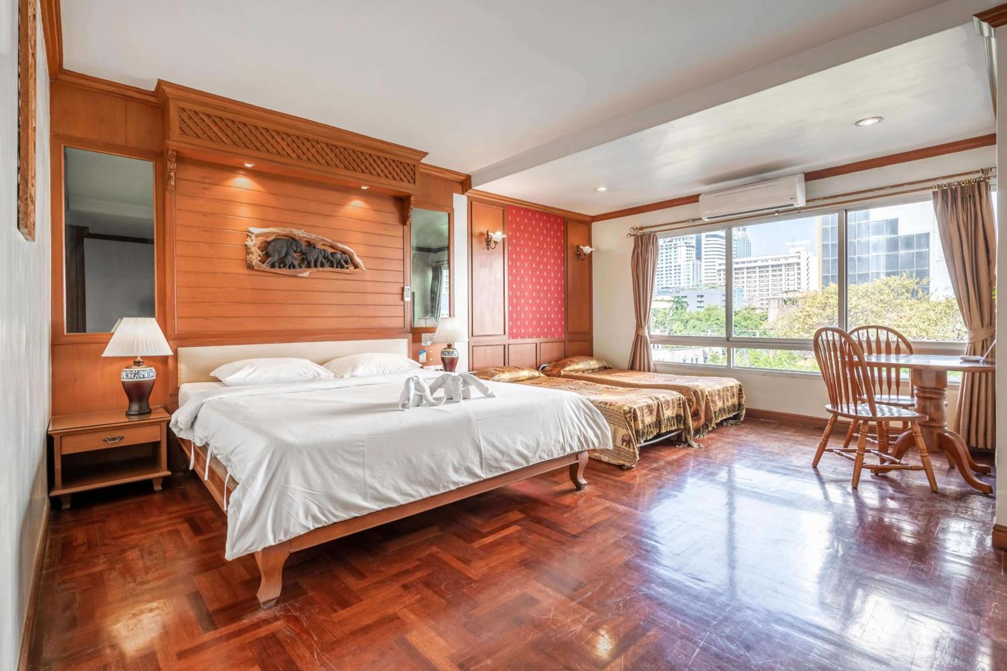 Studio Suite By Royal Ivory Nana Bangkok Exterior foto