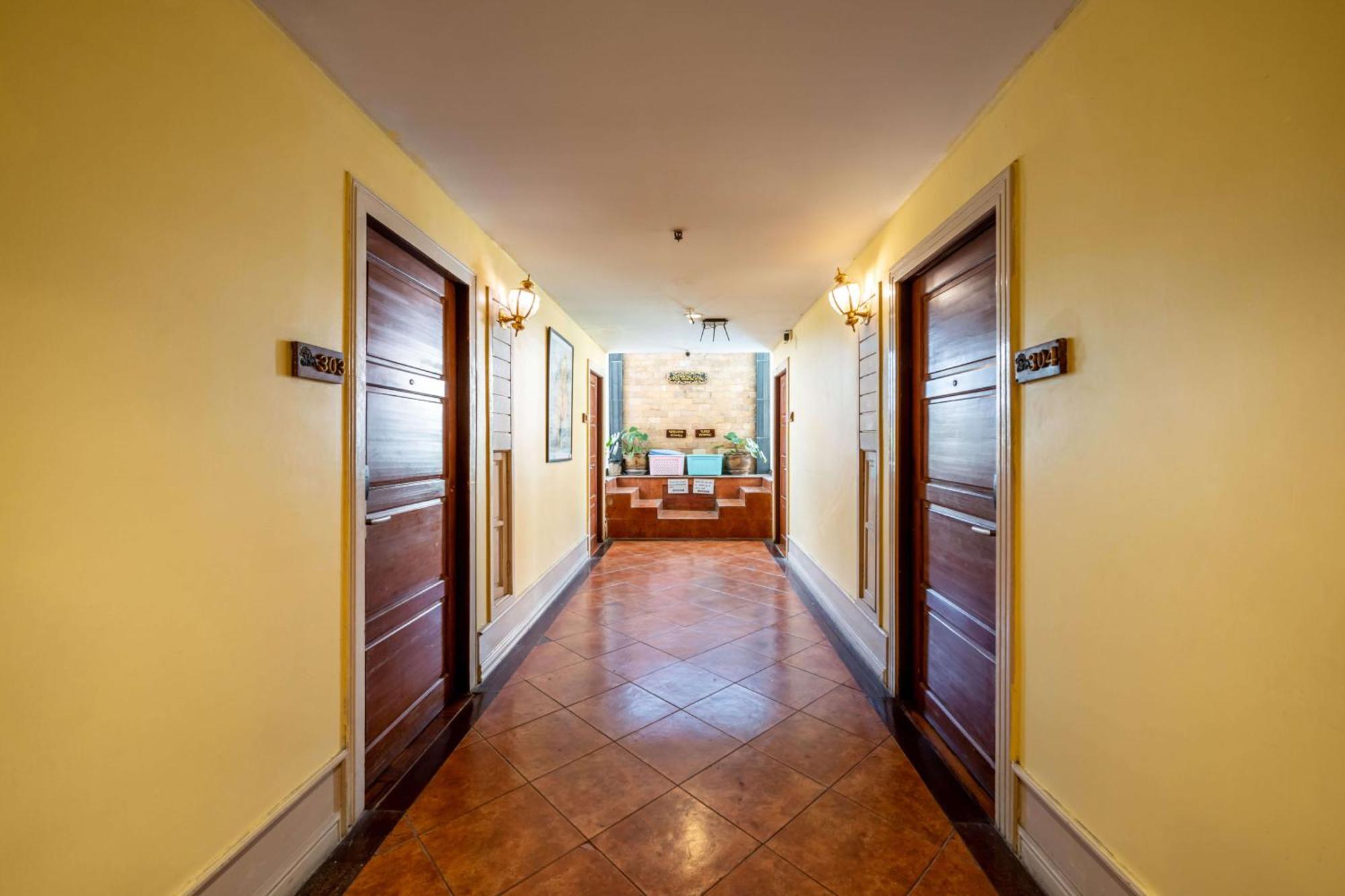 Studio Suite By Royal Ivory Nana Bangkok Exterior foto